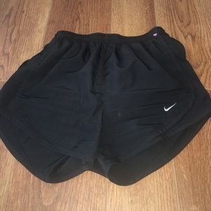 NIKE - RUNNING SHORTS